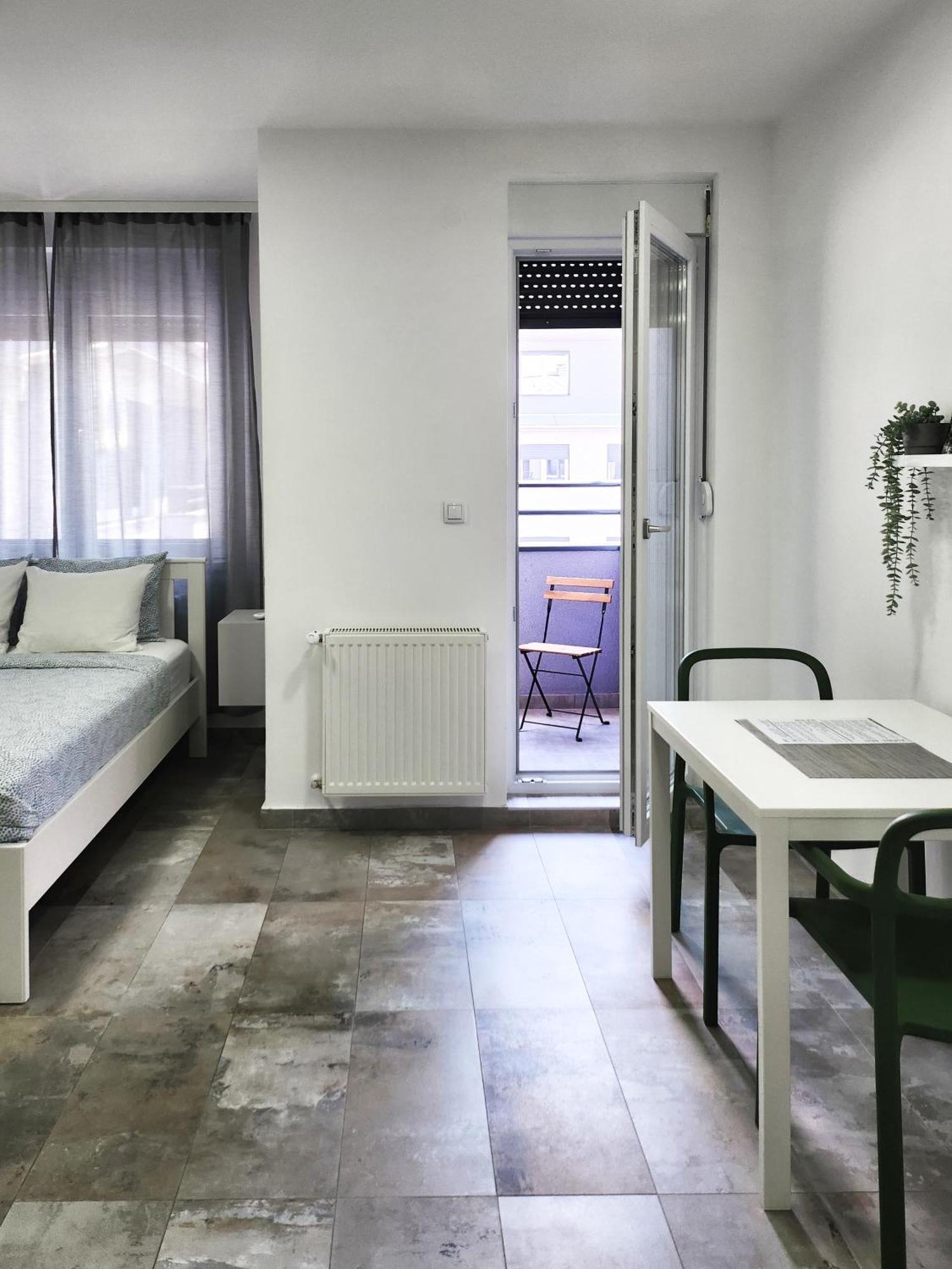 Oota Soko With Parking Garage Apartment Kragujevac Luaran gambar