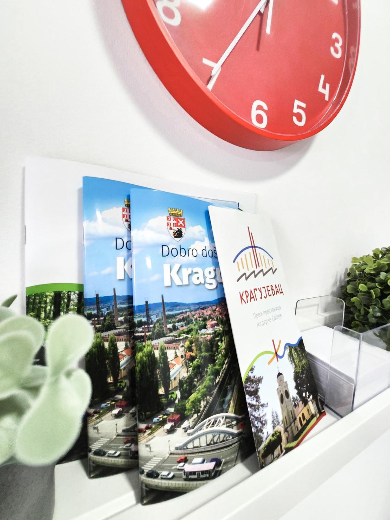 Oota Soko With Parking Garage Apartment Kragujevac Bilik gambar