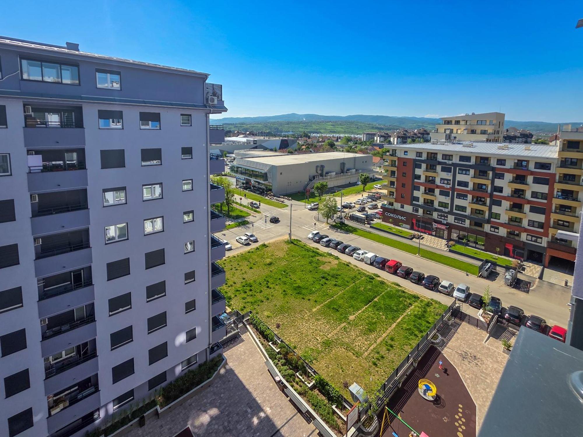 Oota Soko With Parking Garage Apartment Kragujevac Luaran gambar
